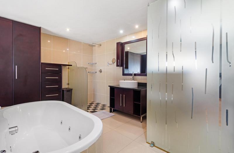 To Let 2 Bedroom Property for Rent in Dolphin Beach Western Cape